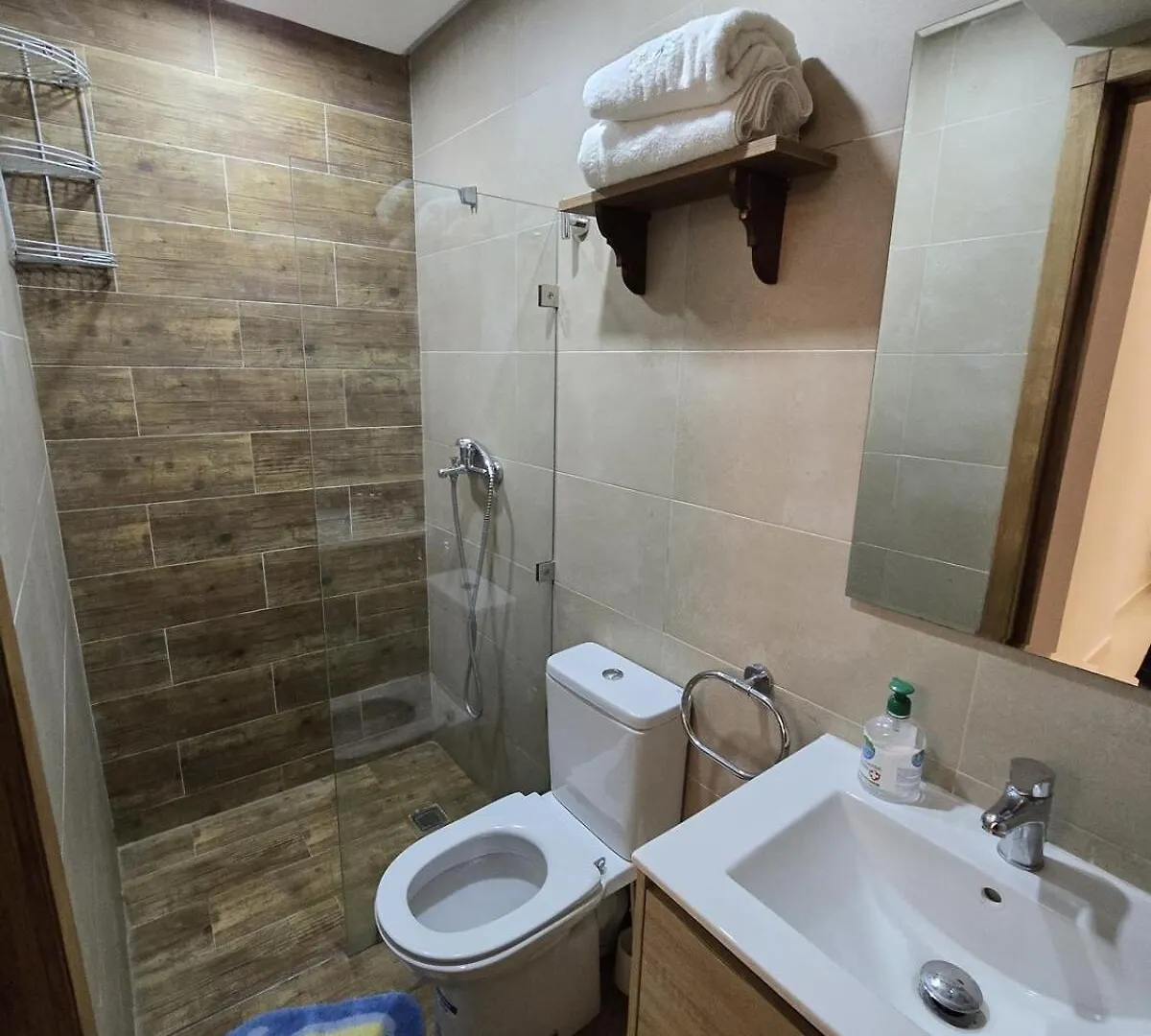 Chic 2Br Apt - Walk To Beach Εσαουίρα